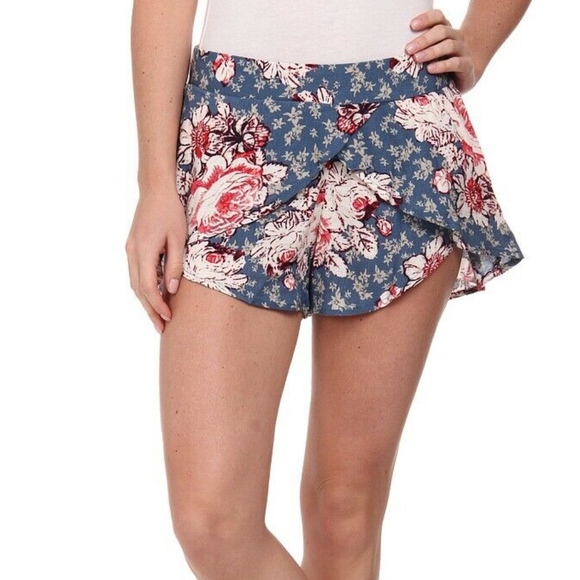 Free People Pants - 3/$25🛍️ Free People Antiqued Floral Print Shorts